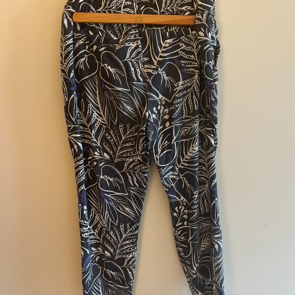 Marine Layer Allison Pant in Phantom/White Foliage Print Large - Picture 5 of 5